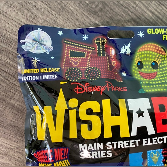 🧁 New DISNEY PARKS Wishables Main Street Electrical Parade Unopened Blind Pack - Picture 4 of 5